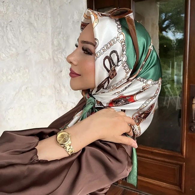 روسری ابریشمی با طرح های متنوع و رنگ بندی جذاب